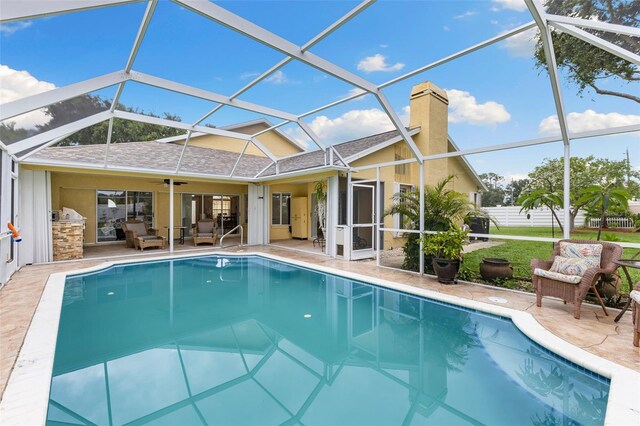 6118 56th Ter E, Bradenton, FL 34203 - swimming pool featuring a patio area, outdoor lounge area, ceiling fan, and glass enclosure
