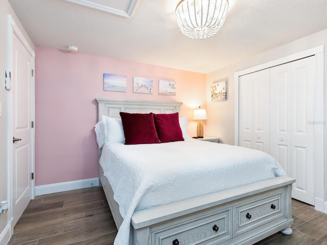 544 Canal Rd, Sarasota, FL 34242 - bedroom with a closet, dark wood-style flooring, a chandelier, and a textured ceiling