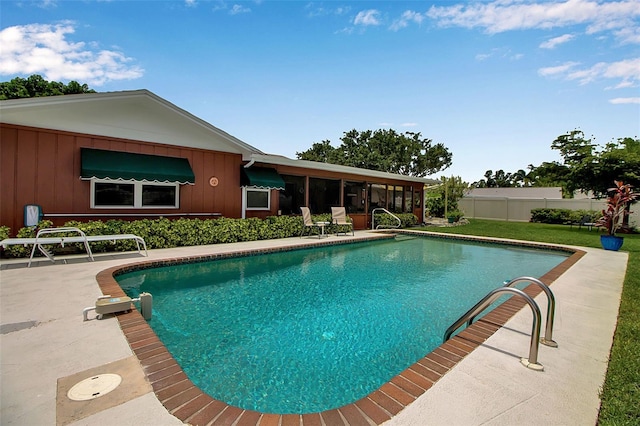 1907 76th St NW, Bradenton, FL 34209 - view of swimming pool with a patio area