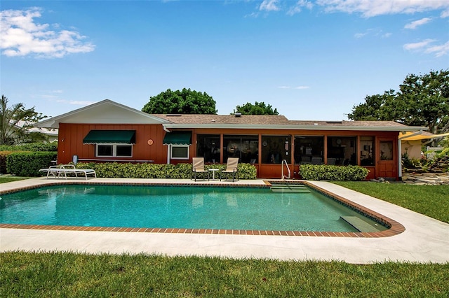 1907 76th St NW, Bradenton, FL 34209 - outdoor pool with a sunroom
