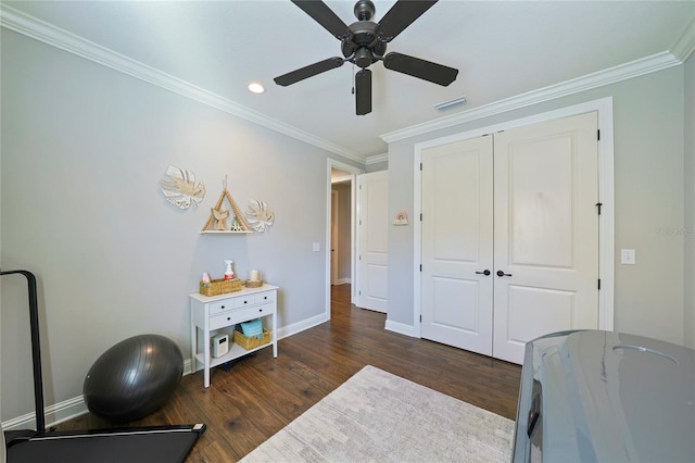 636 Meadow Lake Dr, Freeport, FL 32439 - workout room featuring dark wood-type flooring, ornamental molding, ceiling fan, and recessed lighting