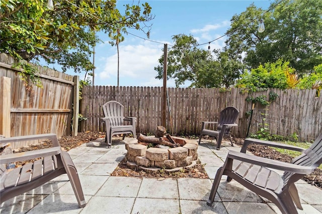 616 Bryan Terrace Dr, Brandon, FL 33511 - fenced backyard with a fire pit and a patio