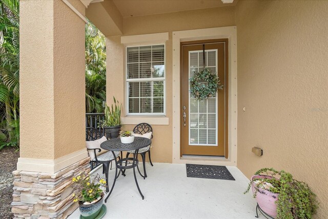 5427 Napa Dr, Sarasota, FL 34243 - doorway to property featuring stucco siding