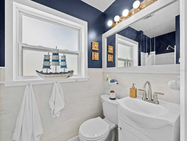 3439 Fair Oaks Pl, Sarasota, FL 34239 - bathroom featuring vanity, tile walls, and a shower with shower curtain
