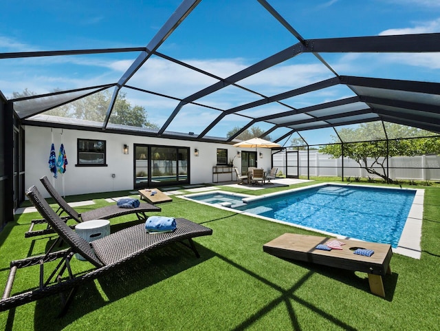 3439 Fair Oaks Pl, Sarasota, FL 34239 - view of swimming pool featuring a patio area, a pool with connected hot tub, and a fenced backyard