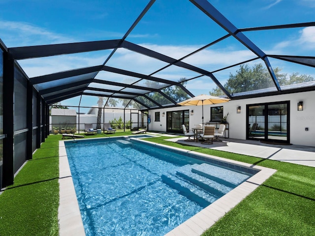 3439 Fair Oaks Pl, Sarasota, FL 34239 - swimming pool with a patio area and a lanai