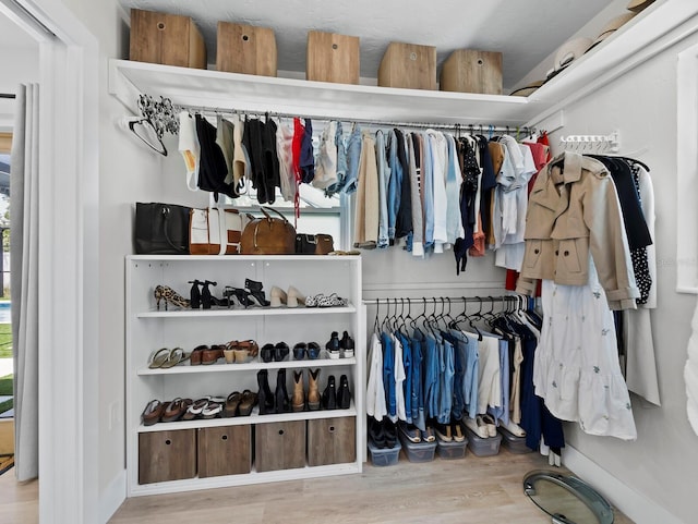 3439 Fair Oaks Pl, Sarasota, FL 34239 - walk in closet featuring wood finished floors