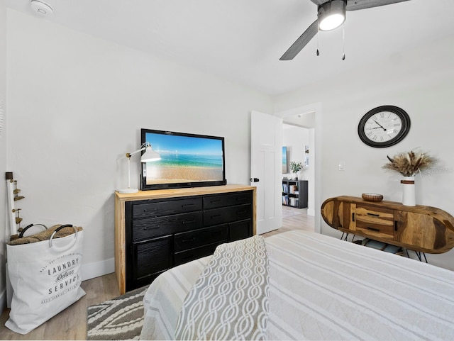 3439 Fair Oaks Pl, Sarasota, FL 34239 - bedroom featuring light wood-style floors and ceiling fan