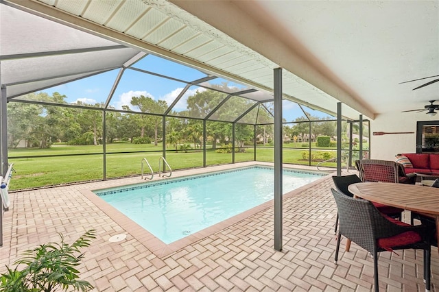 5283 Everwood Run, Sarasota, FL 34235 - swimming pool featuring a ceiling fan, a patio area, a lawn, and glass enclosure