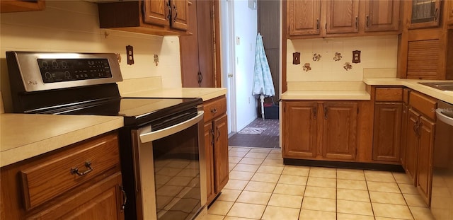 4640 Orlando Cir, Bradenton, FL 34207 - kitchen featuring stainless steel appliances, light countertops, backsplash, and brown cabinets