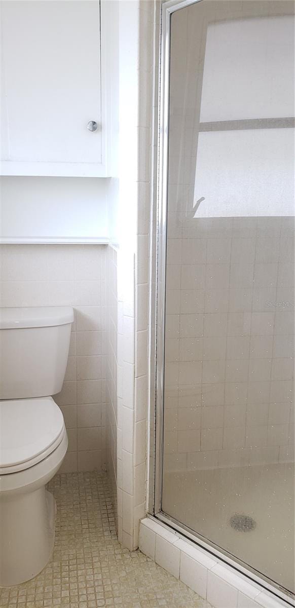 4640 Orlando Cir, Bradenton, FL 34207 - bathroom featuring a shower stall and toilet