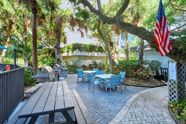 1036 W Peppertree Ln Unit 113B, Sarasota, FL 34242 - view of patio with outdoor dining space