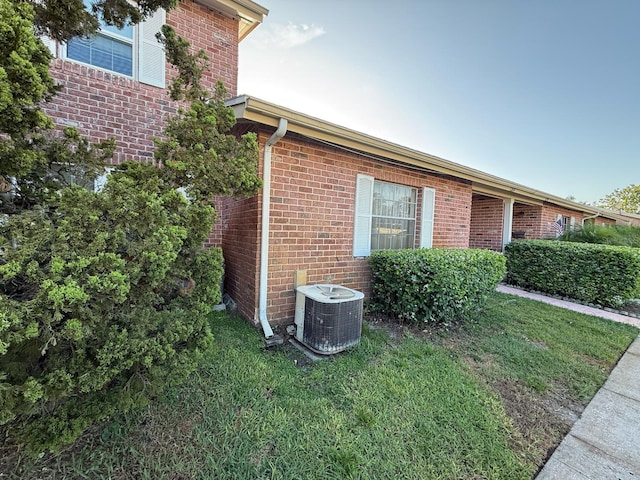 1264 Village Way, Orlando, FL 32807 - view of side of property with brick siding and a lawn