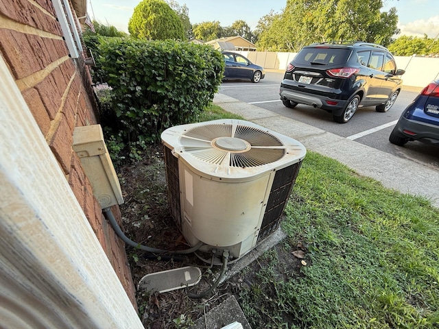 1264 Village Way, Orlando, FL 32807 - exterior view of a central AC unit and a parking lot