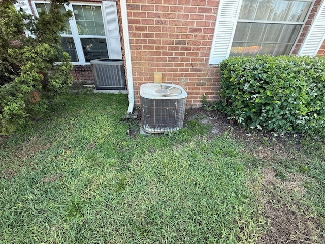 1264 Village Way, Orlando, FL 32807 - exterior view of a cooling unit and brick siding