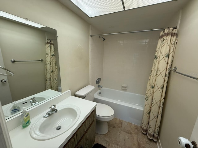 1264 Village Way, Orlando, FL 32807 - bathroom featuring shower / tub combo and vanity