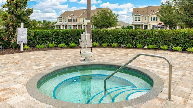 3431 Chestertown Loop, Bradenton, FL 34211 - view of pool featuring a residential view, a hot tub, and a swimming pool