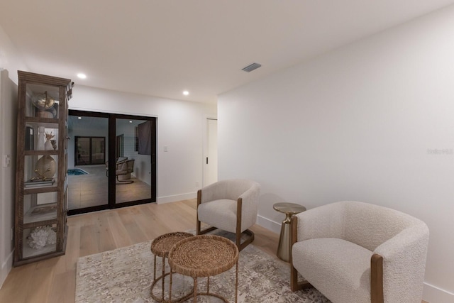 510 Putter Ln, Longboat Key, FL 34228 - living area with light wood-style floors and recessed lighting