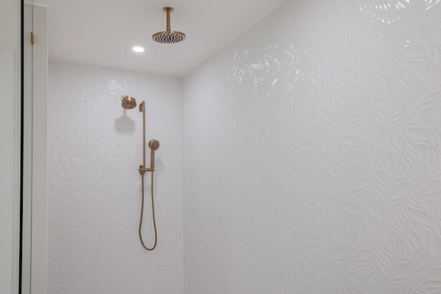 510 Putter Ln, Longboat Key, FL 34228 - bathroom view of a tile shower and recessed lighting