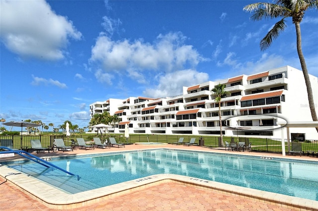 1485 Gulf Of Mexico Dr Unit 101, Longboat Key, FL 34228 - community pool with a patio
