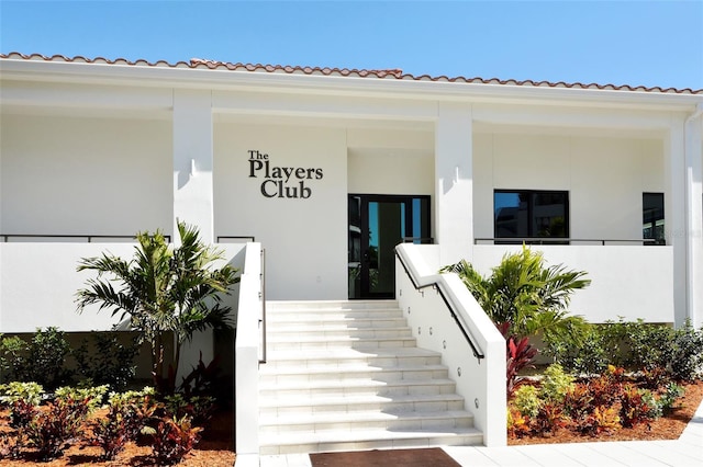1485 Gulf Of Mexico Dr Unit 101, Longboat Key, FL 34228 - view of exterior entry with stucco siding and covered porch