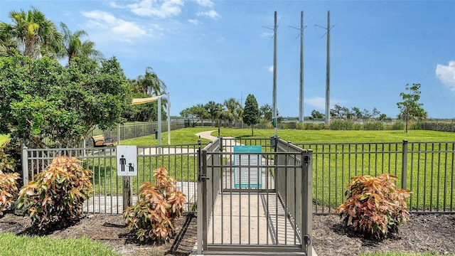 1114 Bearing Ct, Bradenton, FL 34208 - view of gate