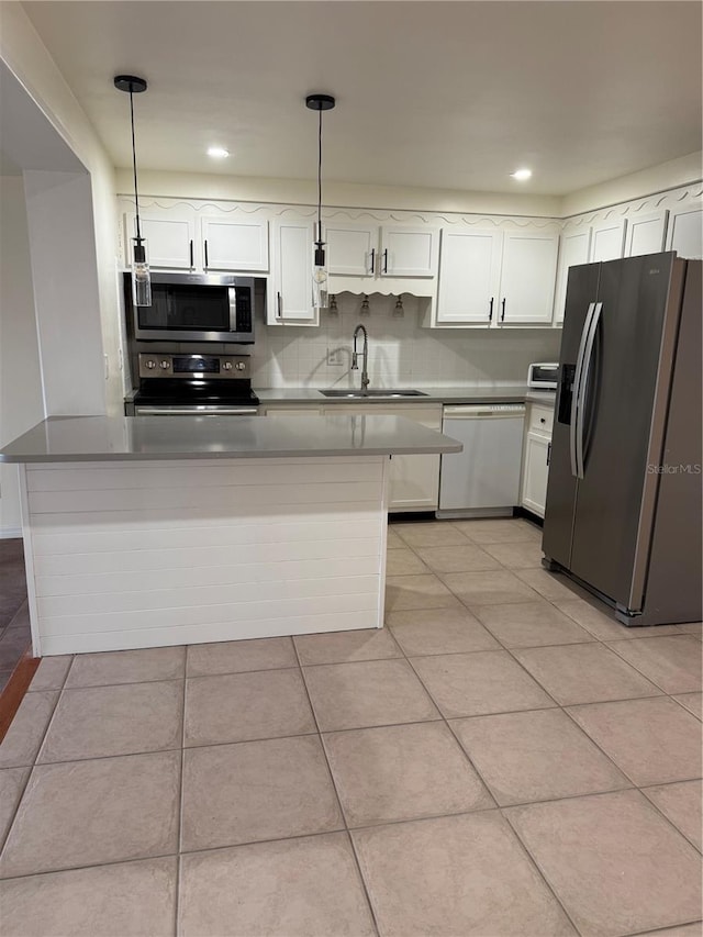 4424 Coco Ridge Cir, Sarasota, FL 34233 - kitchen featuring stainless steel appliances, white cabinets, pendant lighting, tasteful backsplash, and recessed lighting