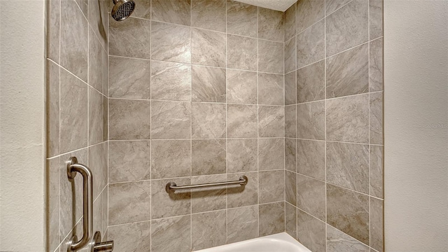 8103 11th Ave NW, Bradenton, FL 34209 - full bathroom featuring shower / tub combination