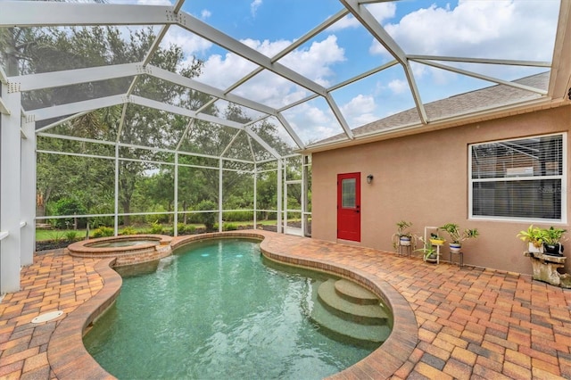 6305 Golden Eye Gln, Lakewood Ranch, FL 34202 - view of swimming pool featuring a patio, a pool with connected hot tub, and glass enclosure