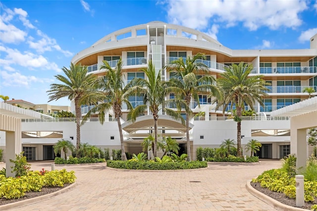 2251 Gulf Of Mexico Dr Unit 301, Longboat Key, FL 34228 - view of building exterior with curved driveway
