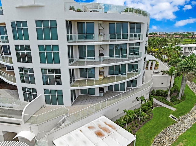 2251 Gulf Of Mexico Dr Unit 301, Longboat Key, FL 34228 - view of apartment building / complex