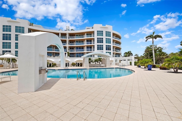 2251 Gulf Of Mexico Dr Unit 301, Longboat Key, FL 34228 - community pool with a patio area