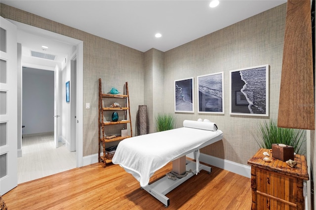 2251 Gulf Of Mexico Dr Unit 301, Longboat Key, FL 34228 - bedroom featuring wood finished floors, wallpapered walls, and recessed lighting