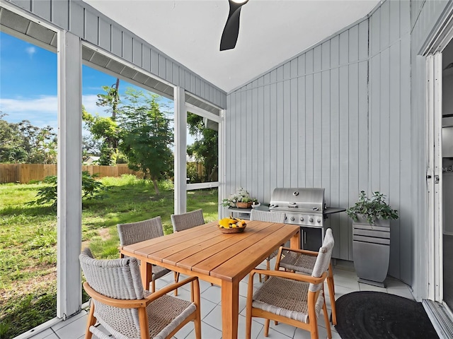 3223 Jamaica St, Sarasota, FL 34231 - sunroom with ceiling fan and outdoor dining space