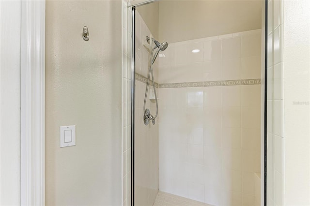 7039 Woodmore Ter, Lakewood Ranch, FL 34202 - bathroom featuring a stall shower