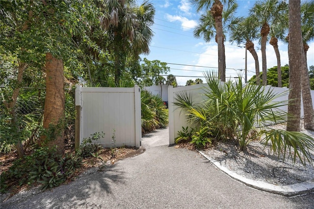 2220 Stickney Point Rd Unit 528, Sarasota, FL 34231 - view of gate