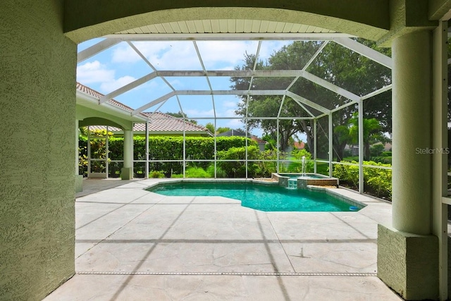 471 Park Trace Blvd, Osprey, FL 34229 - view of pool featuring a patio, a pool with connected hot tub, and glass enclosure