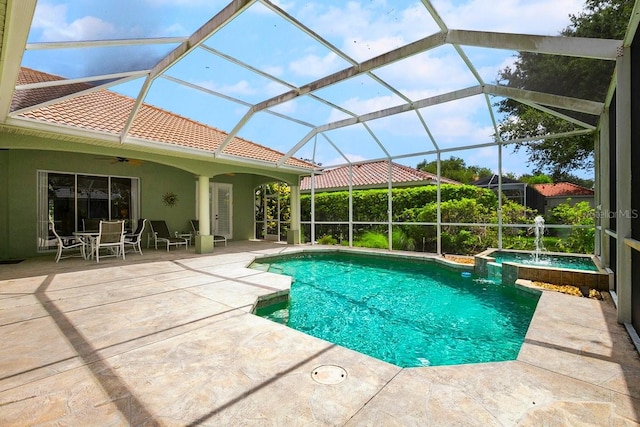 471 Park Trace Blvd, Osprey, FL 34229 - view of pool featuring ceiling fan, a patio, a pool with connected hot tub, and outdoor dining area