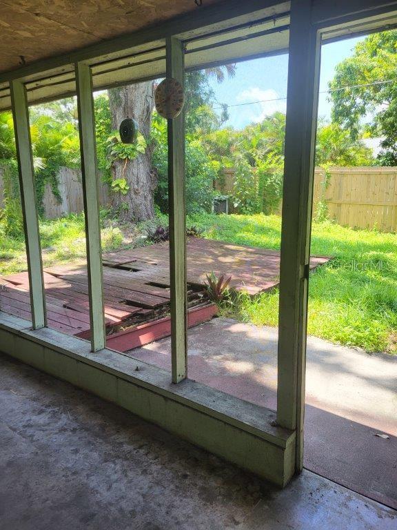 2532 Grand Cayman St, Sarasota, FL 34231 - view of doorway to outside