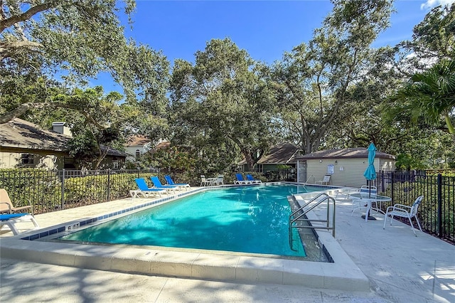 6818 Arbor Oaks Cir, Bradenton, FL 34209 - community pool with a patio