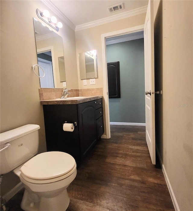 1106 49th Avenue Dr W, Bradenton, FL 34207 - bathroom featuring wood finished floors, vanity, and crown molding