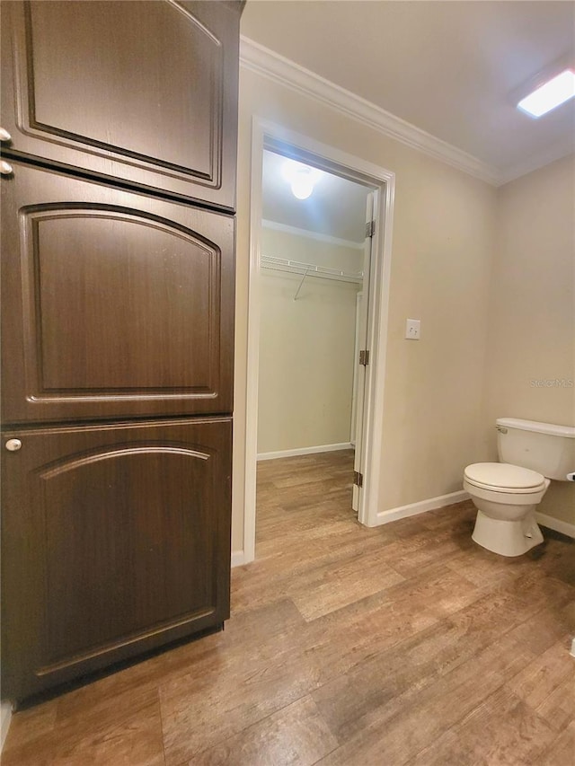 1106 49th Avenue Dr W, Bradenton, FL 34207 - bathroom with wood finished floors and ornamental molding