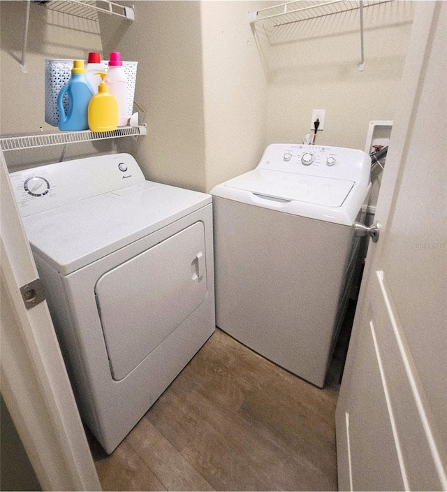 1106 49th Avenue Dr W, Bradenton, FL 34207 - laundry area featuring independent washer and dryer