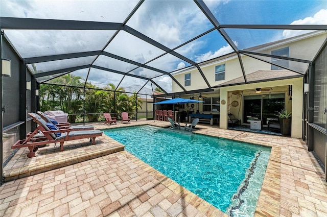 3911 91st Ave E, Parrish, FL 34219 - outdoor pool with a patio area, a ceiling fan, an outdoor living space, and a lanai