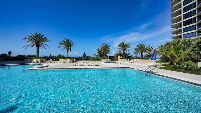 1211 Gulf Of Mexico Dr Unit 105, Longboat Key, FL 34228 - community pool with a patio