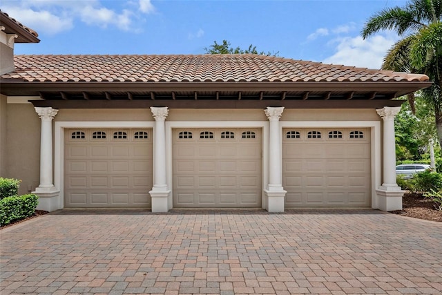 6926 Lacantera Cir, Lakewood Ranch, FL 34202 - view of garage