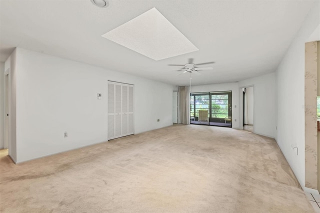 3557 Wilkinson Woods Dr, Sarasota, FL 34231 - spare room featuring a skylight, light carpet, and ceiling fan