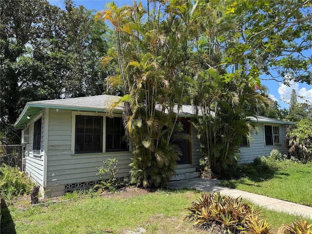 1109 Patterson Dr, Sarasota, FL 34234 - view of front of house