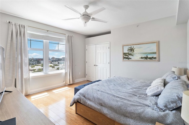750 N Tamiami Trl Unit 1616, Sarasota, FL 34236 - bedroom featuring light wood finished floors, a ceiling fan, and a closet