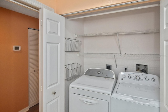 7605 Sweetbay Cir Unit 5-102, Bradenton, FL 34203 - laundry area with washer and clothes dryer and baseboards